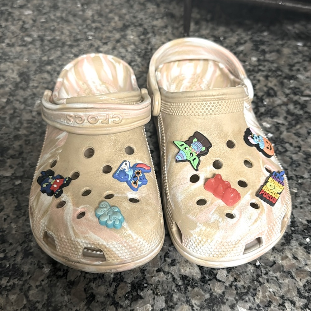 Size 5/7 crocs sherbet (brown/white/pink swirl)